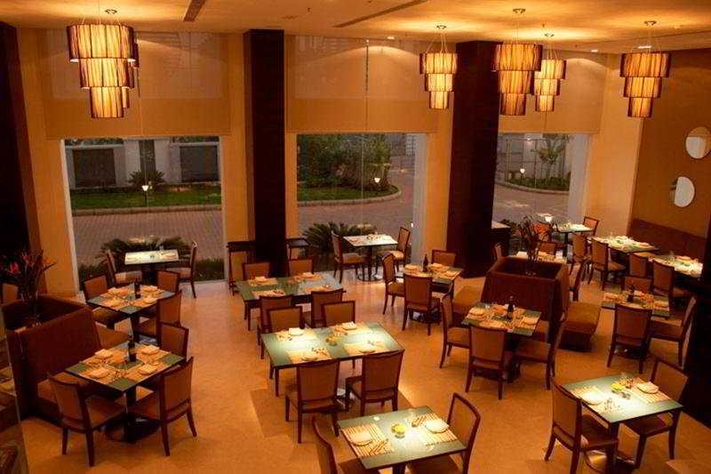 ราดาห์ รีเจนท์ Hotel Kammasandra ภายนอก รูปภาพ