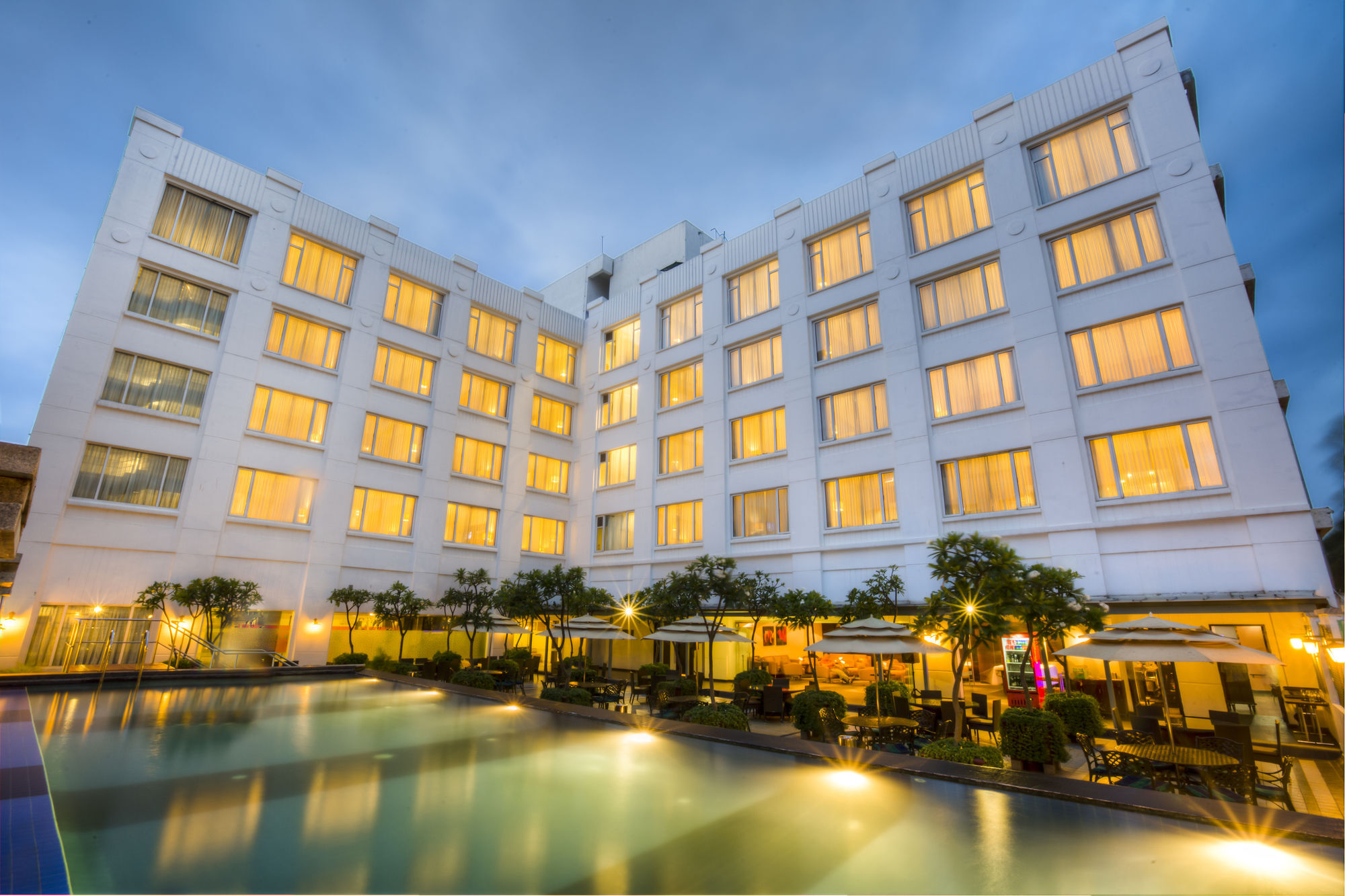 ราดาห์ รีเจนท์ Hotel Kammasandra ภายนอก รูปภาพ
