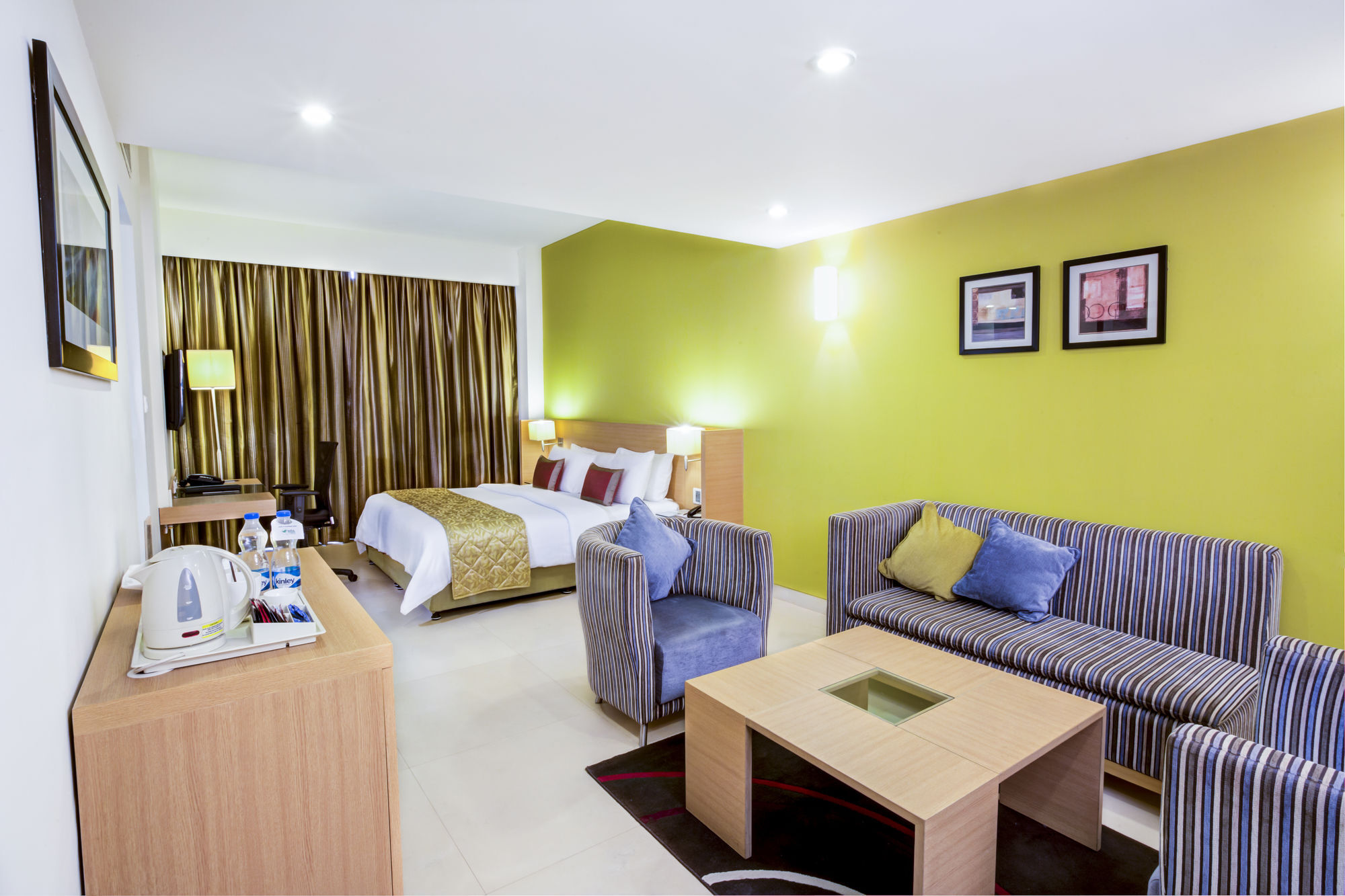 ราดาห์ รีเจนท์ Hotel Kammasandra ภายนอก รูปภาพ