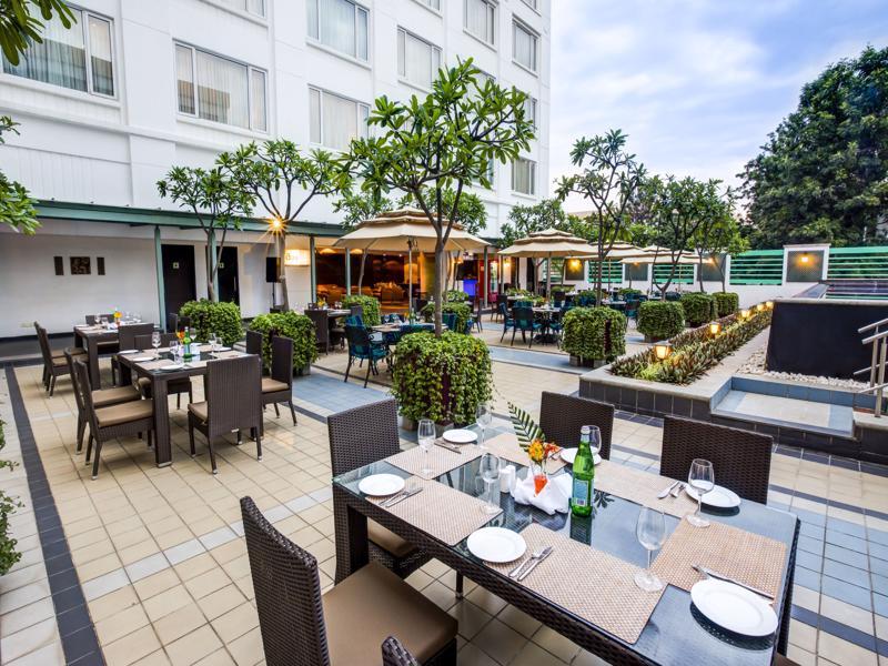 ราดาห์ รีเจนท์ Hotel Kammasandra ภายนอก รูปภาพ